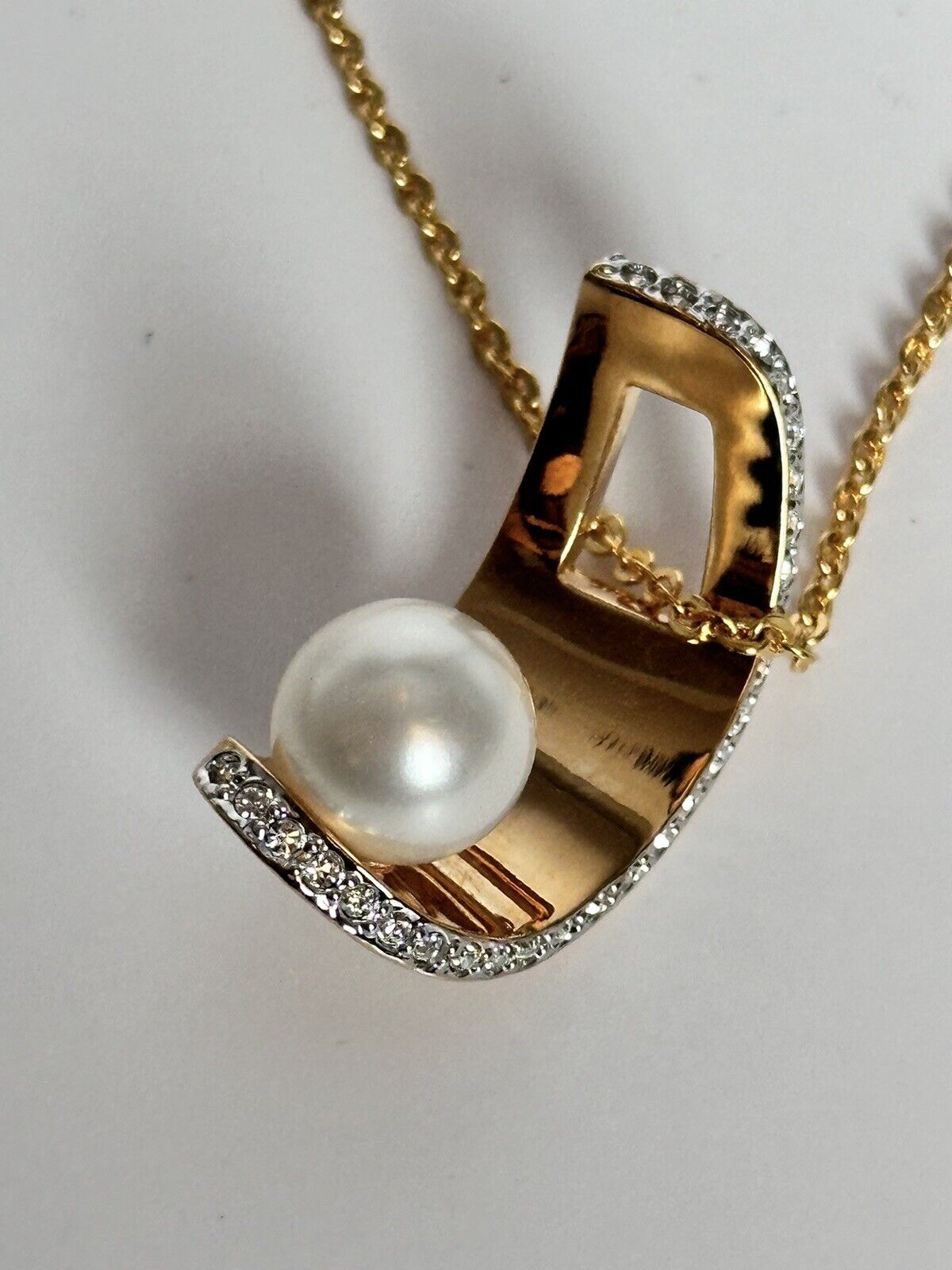 Vintage 1980s Gold Plated Faux Pearl Diamanté  Necklace