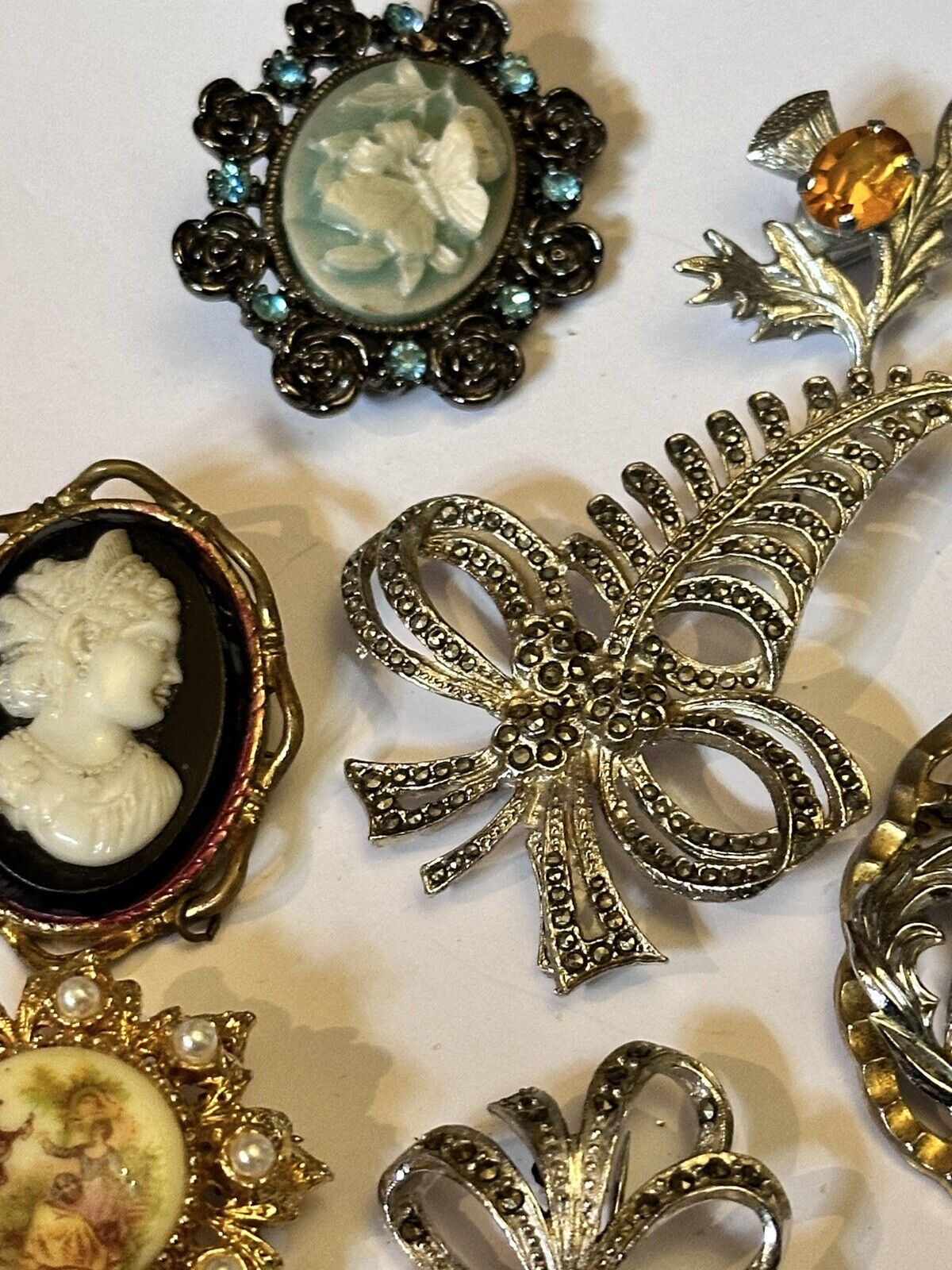 A Quantity Of Vintage Brooches Including Marcasite And Cameo