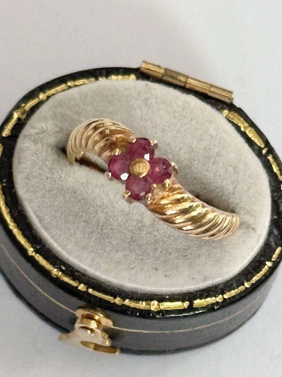 Vintage 18ct Gold Ruby Flower Wave Ring