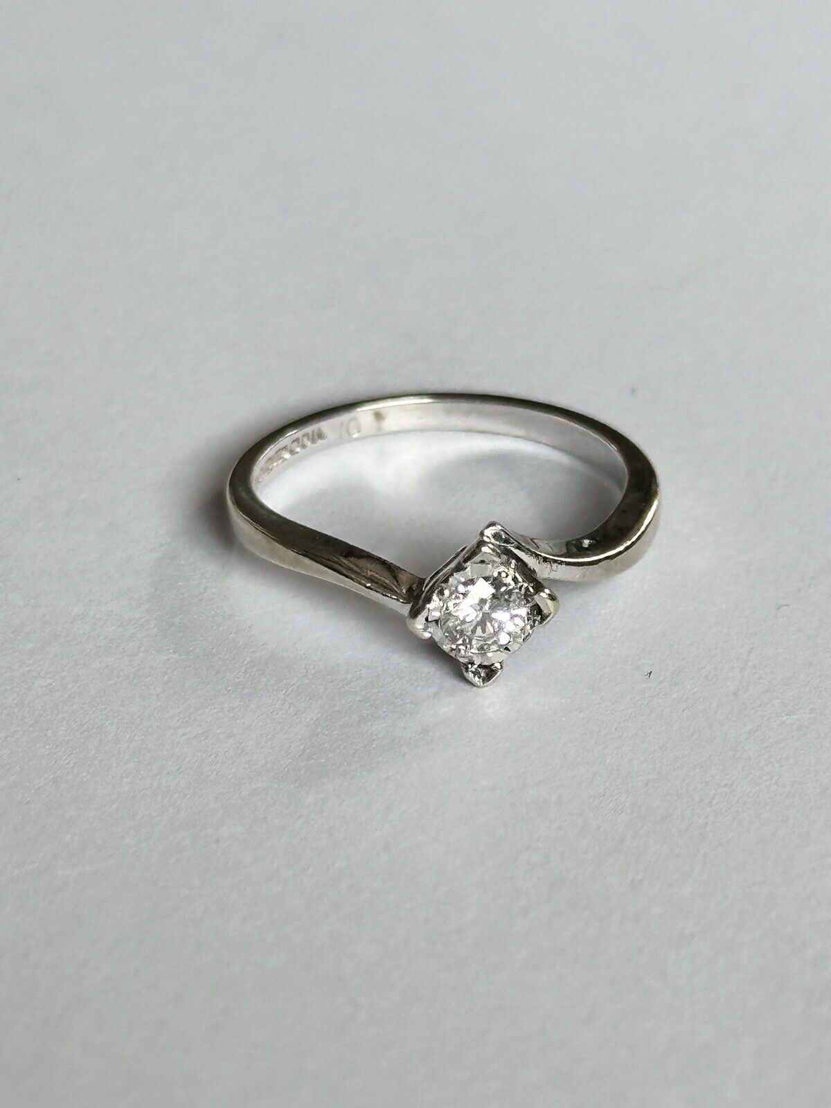 Vintage 9ct White Gold 0.10ct Solitaire Diamond Engagement Ring