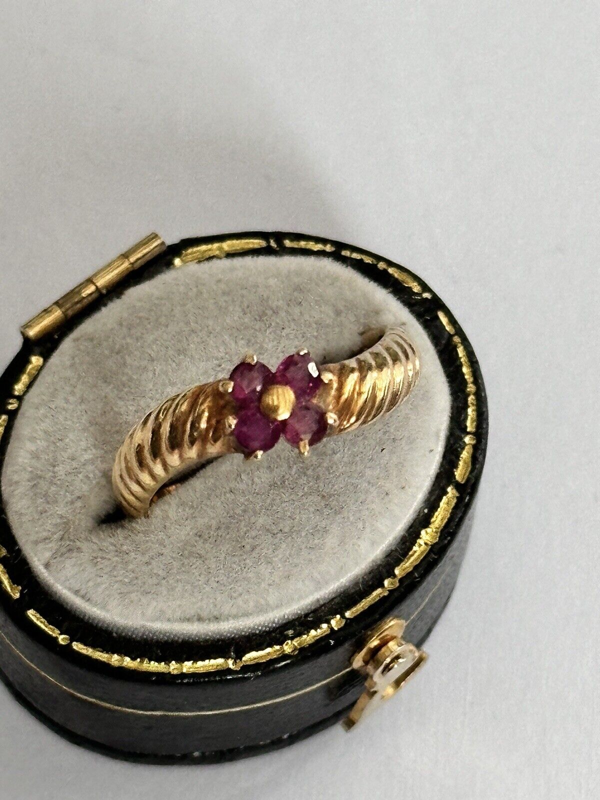Vintage 18ct Gold Ruby Flower Wave Ring