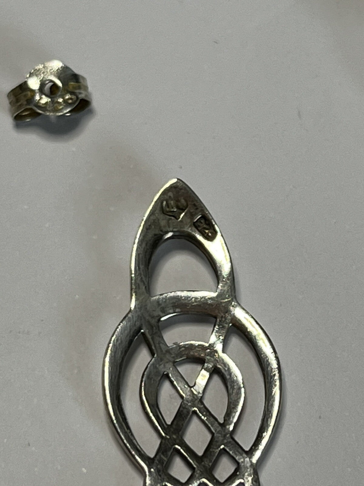 47648574