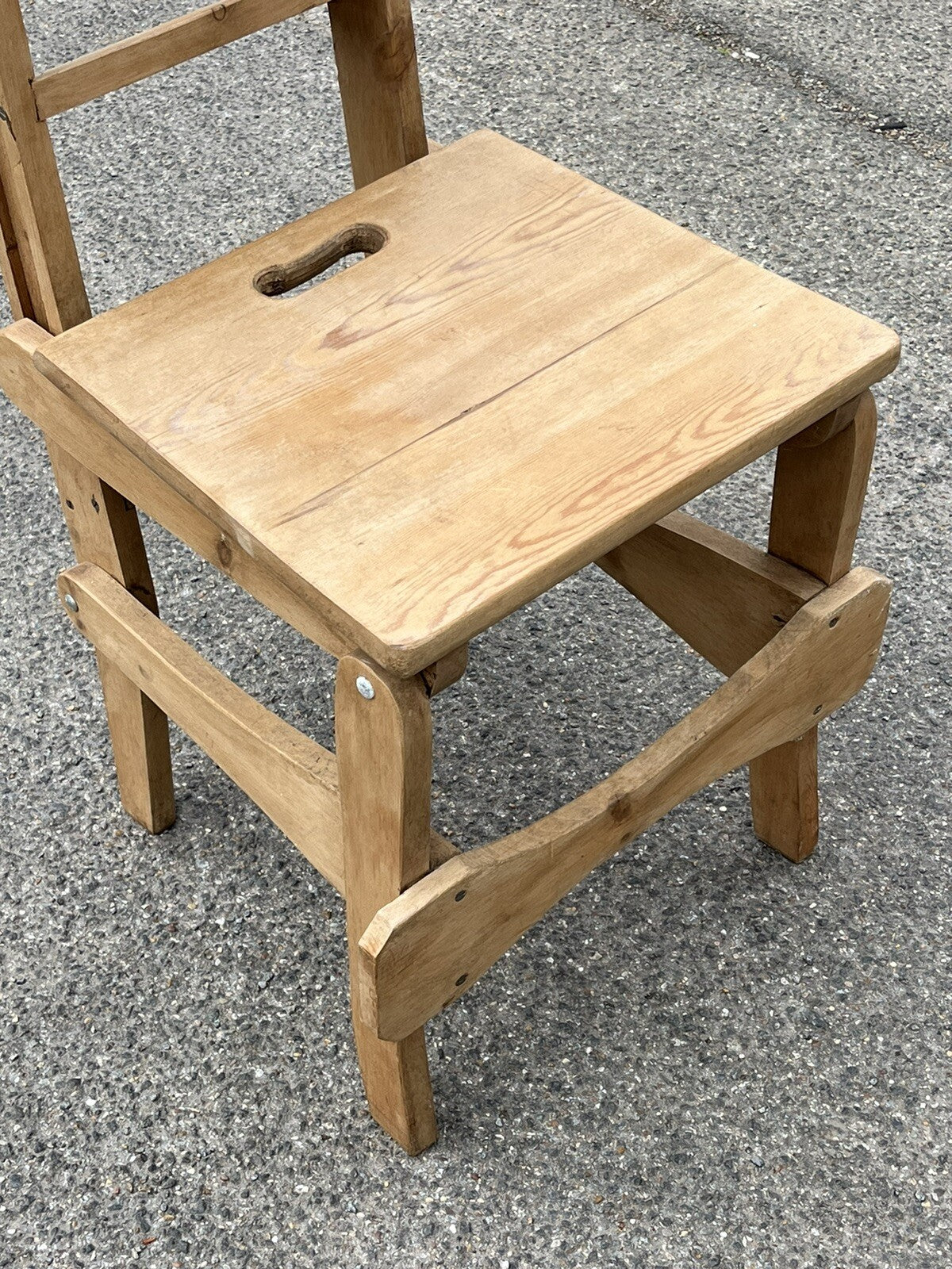 47658111