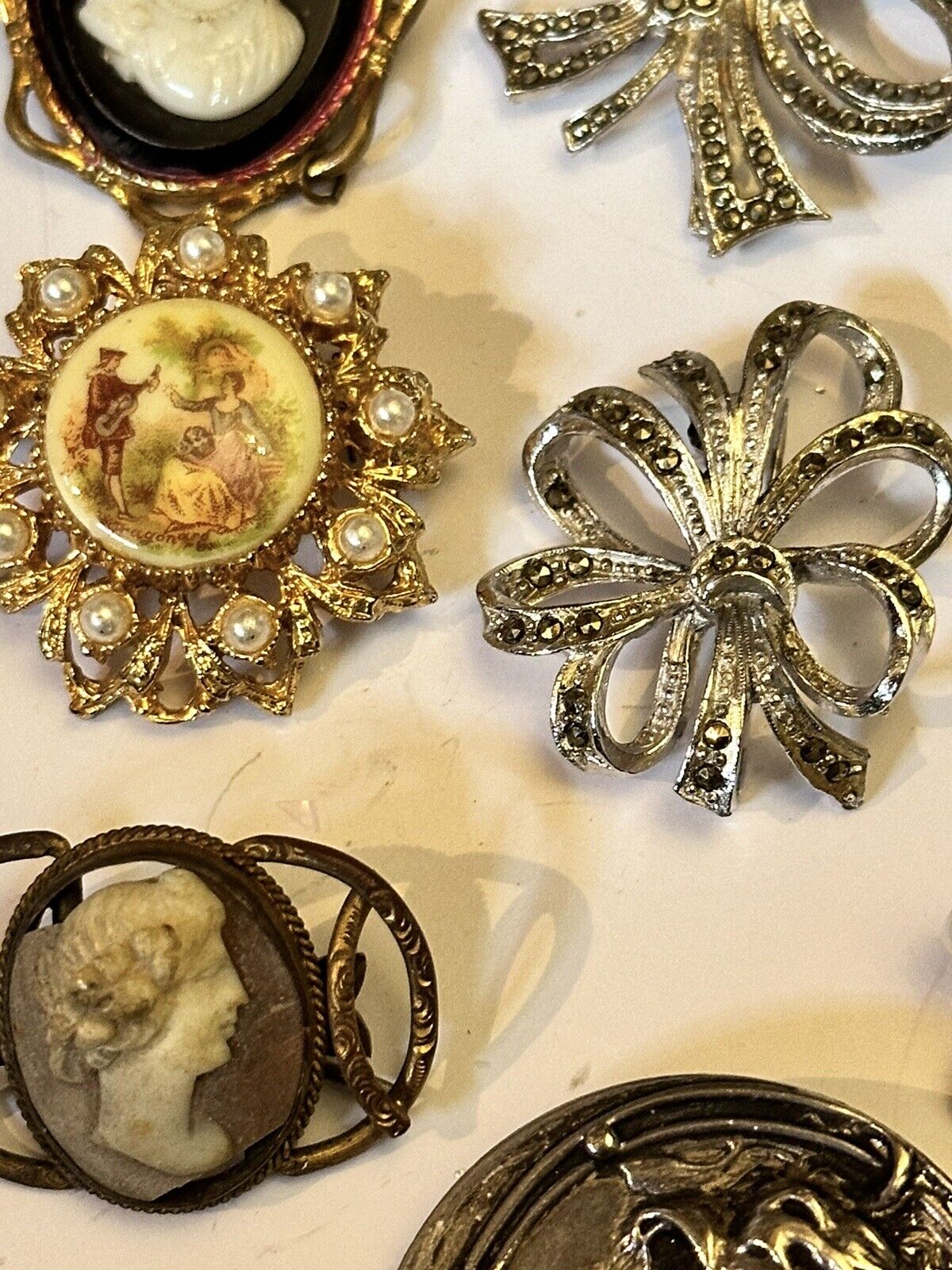 A Quantity Of Vintage Brooches Including Marcasite And Cameo