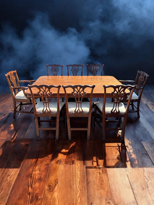 Antique Mahogany Dining Table & 8 Chairs.