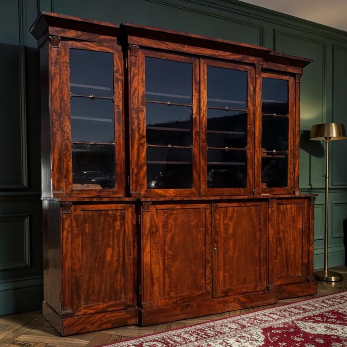Georgian Mahogany Breakfront Library Bookcase, Adjustable Shelves. 2 Keys
