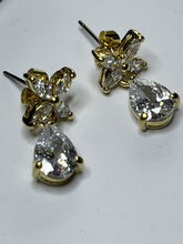 Vintage 1980s Gold Plated Clear Crystal Flower  Teardrop Earrings New In Box