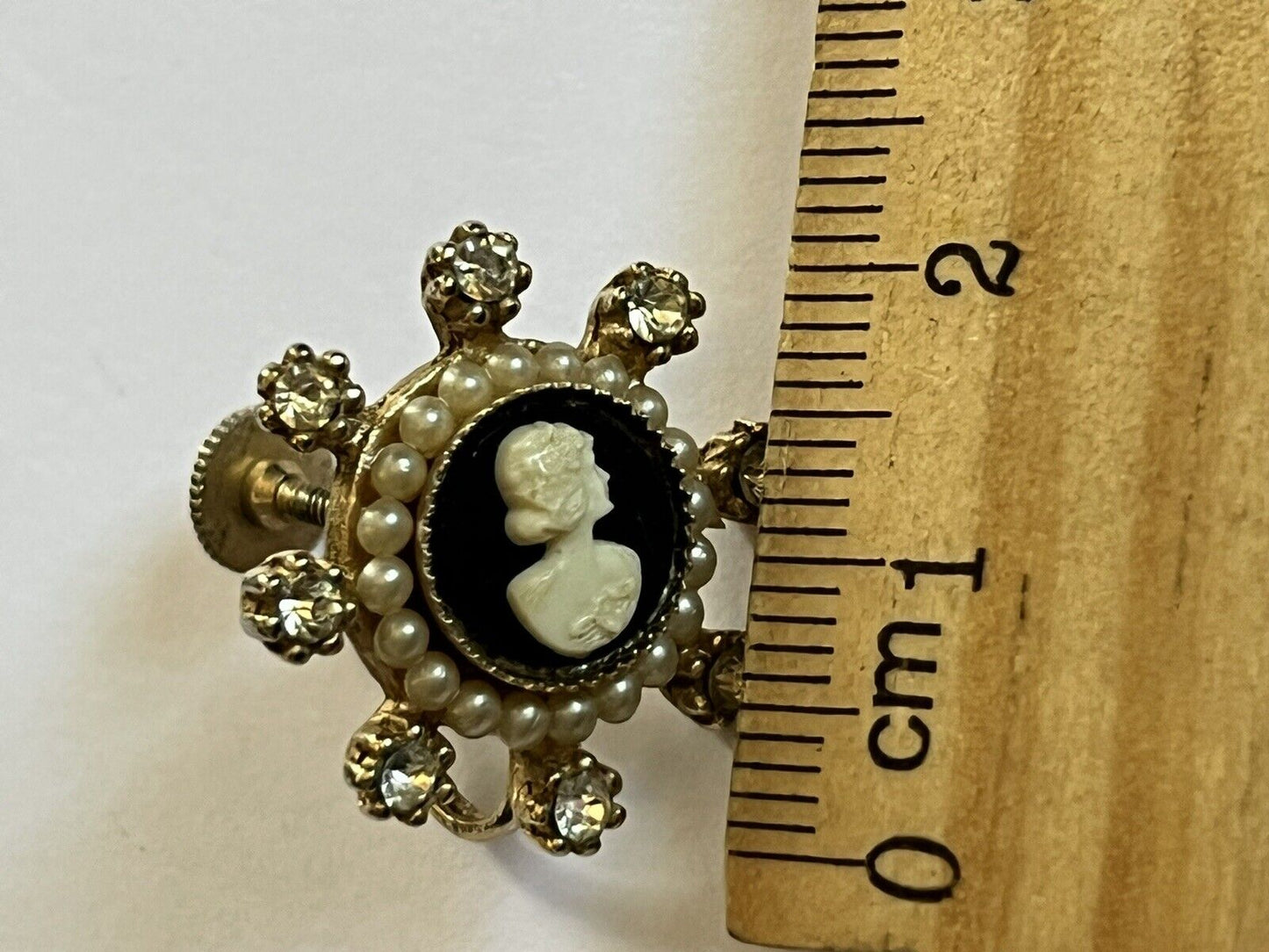 Vintage Gold Tone Faux Pearl Cameo Screwback  Earrings