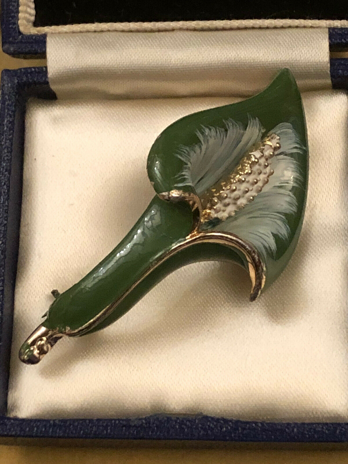 Vintage Gold Tone Green Flower Detailed Brooch