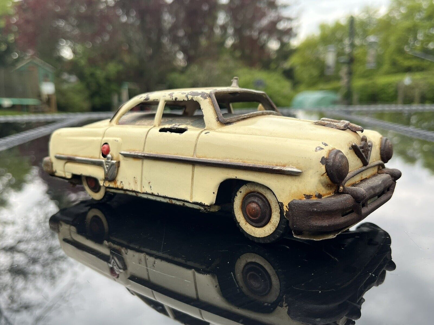 Tin Plate Battery Toy Car, circa 1960