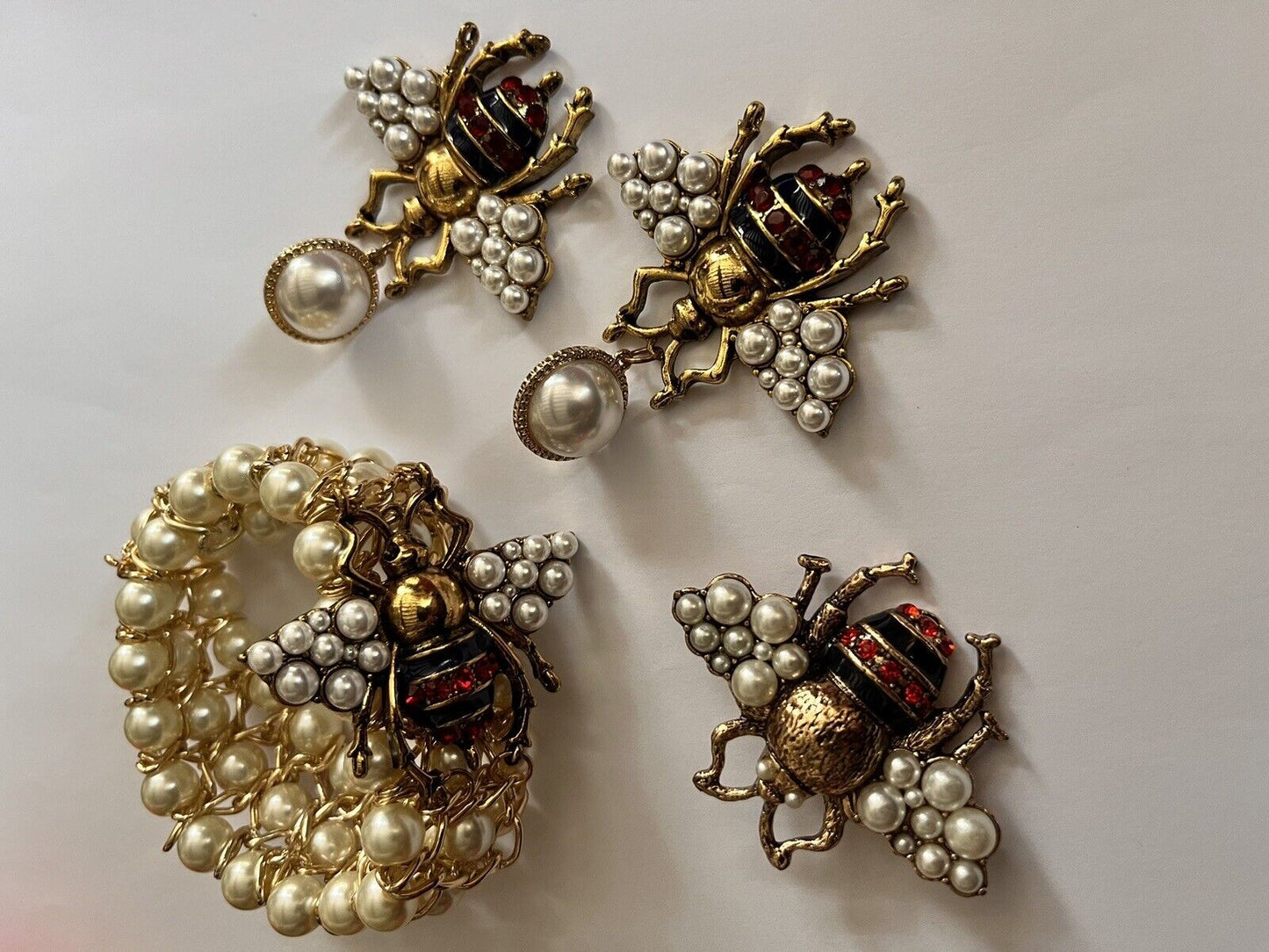 Vintage Faux Pearl Enamel Bee Set Bracelet Brooch Drop Earrings
