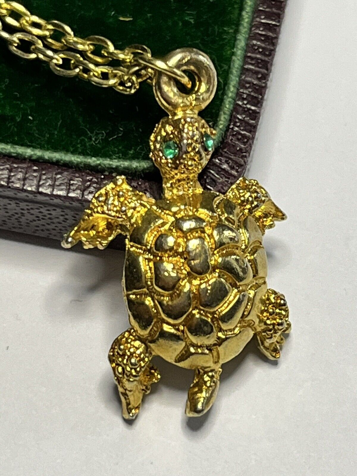 Vintage Gold Tone Turtle Tortoise Pendant Necklace