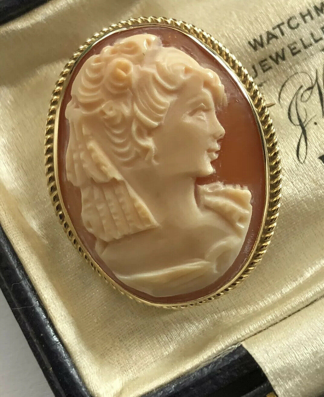 Vintage 9ct Gold Shell Carved Cameo Brooch