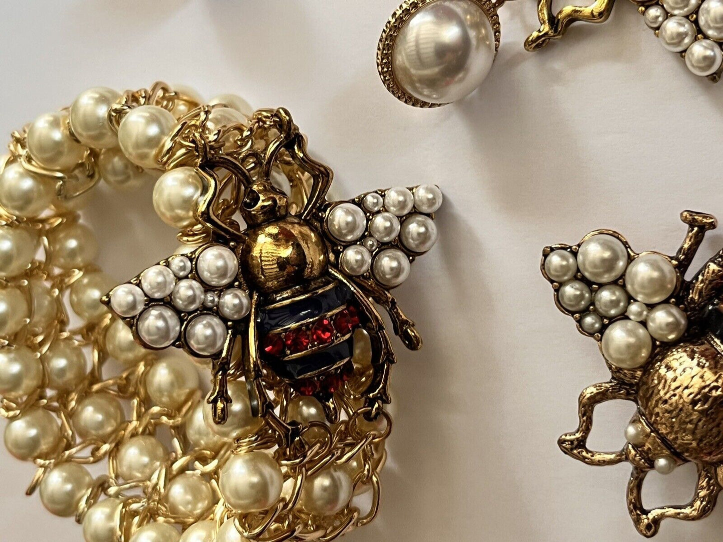 Vintage Faux Pearl Enamel Bee Set Bracelet Brooch Drop Earrings