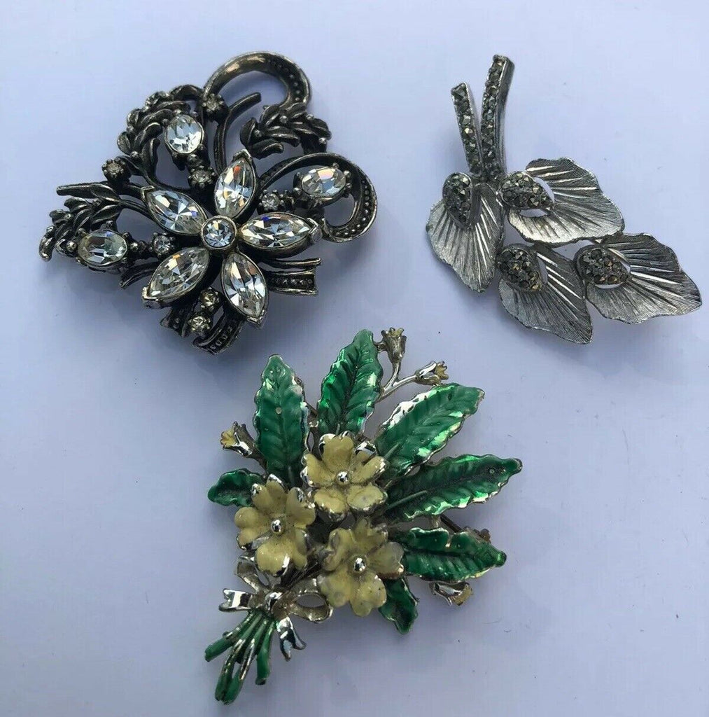 Vintage Brooches Signed Jewelcraft Exquisite Sphinx Set Of 3 Vintage Brooches Signed Jewelcraft Exquisite Sphinx Set Of 3