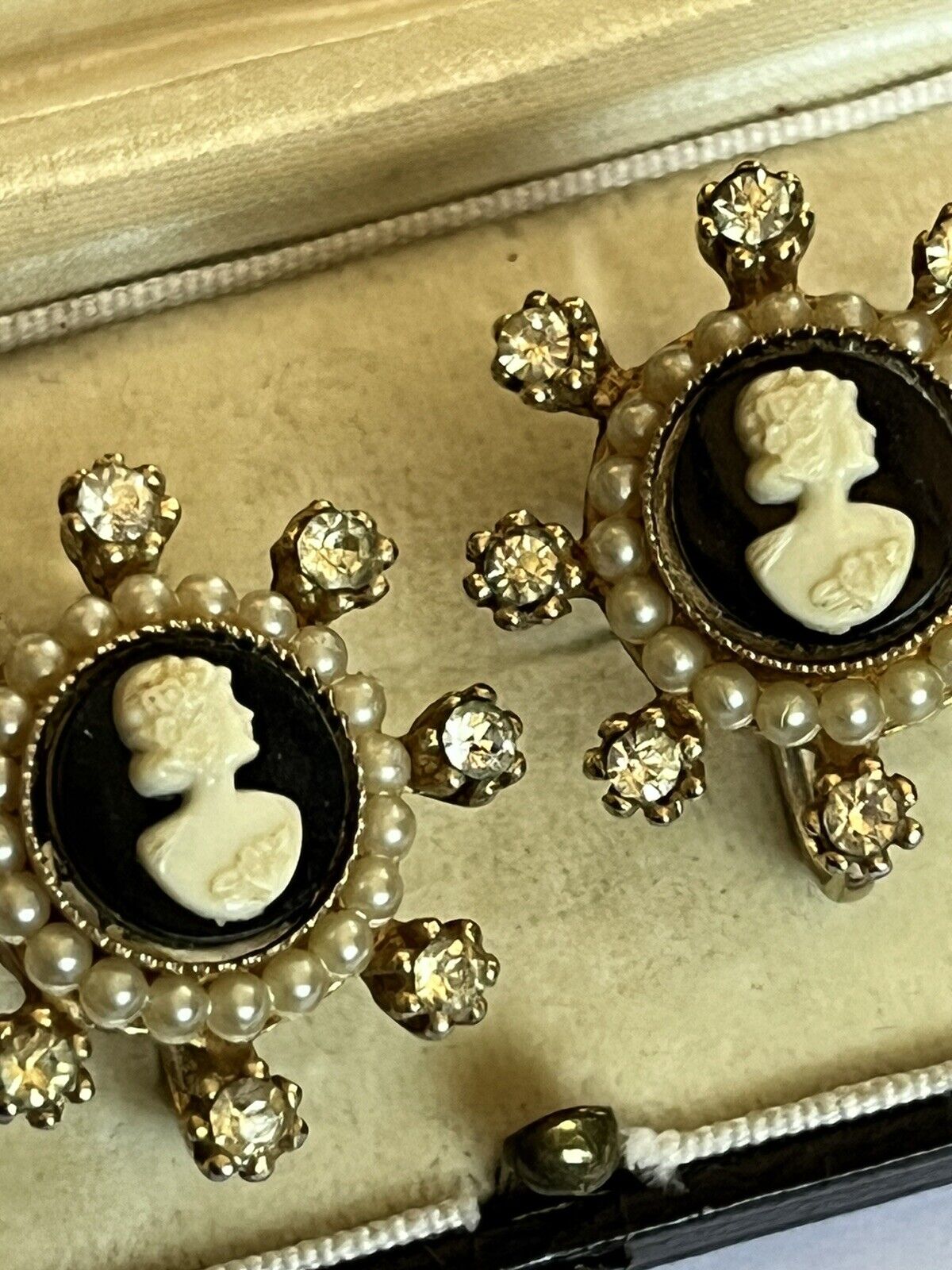 Vintage Gold Tone Faux Pearl Cameo Screwback  Earrings