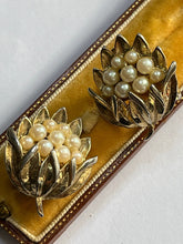 Vintage Gold Tone Cluster Flowers Faux Pearl Clip On Earrings