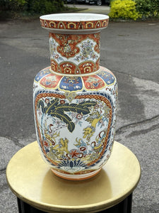 LARGE Chinese Vase. Large & Impressive. 39.5 cms tall.