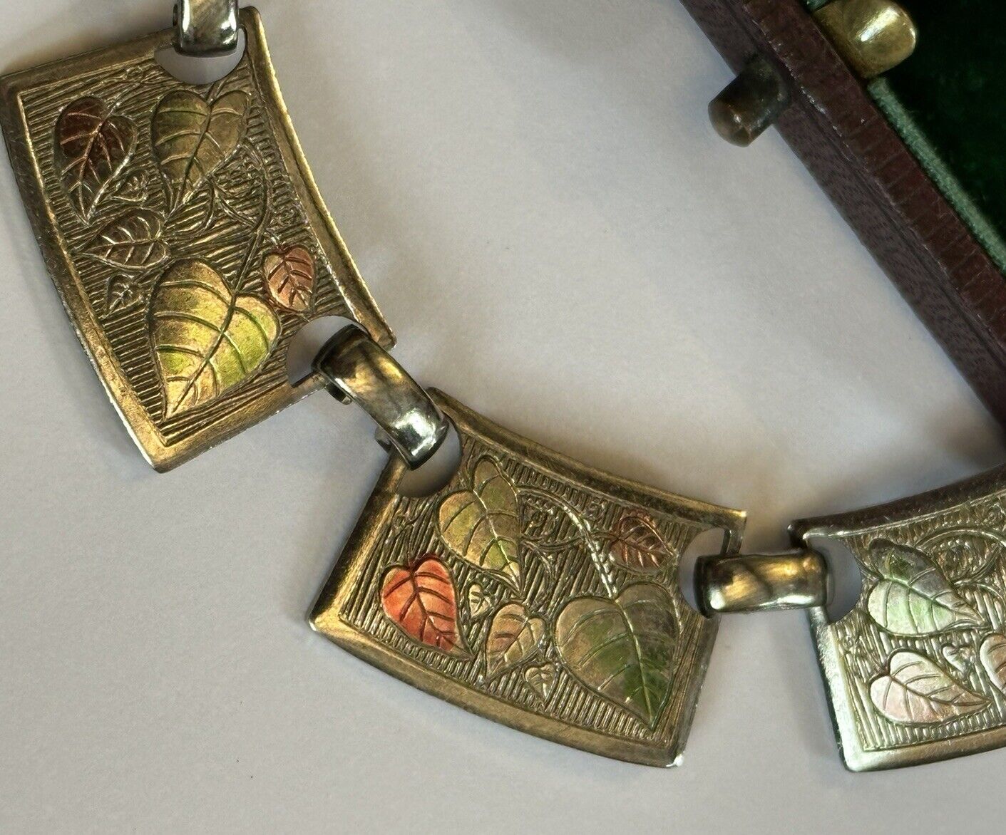 Vintage Detailed Pink Green Leaves Silver Tone Bracelet