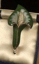 Vintage Gold Tone Green Flower Detailed Brooch