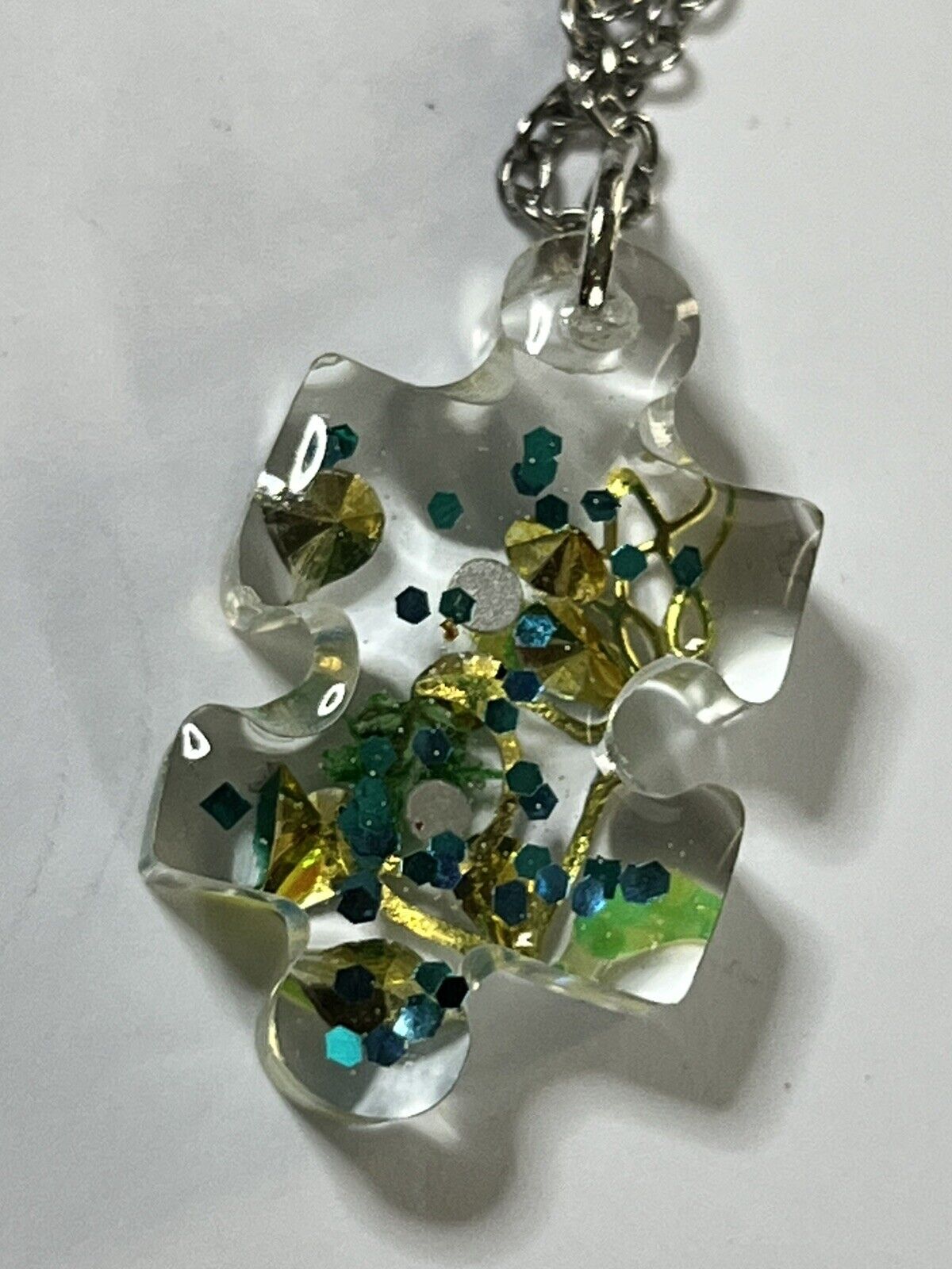 Vintage Acrylic Sparkles Jigsaw Piece Pendant Necklace