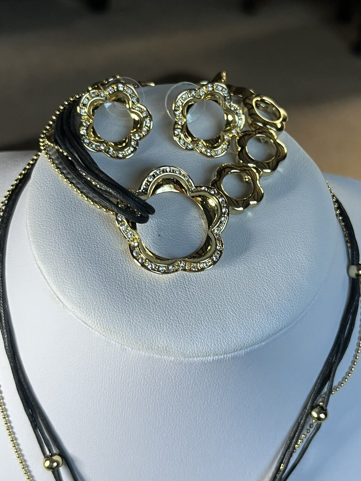 Vintage Gold Tone Diamanté Flowers Bracelet Necklace Earring Set