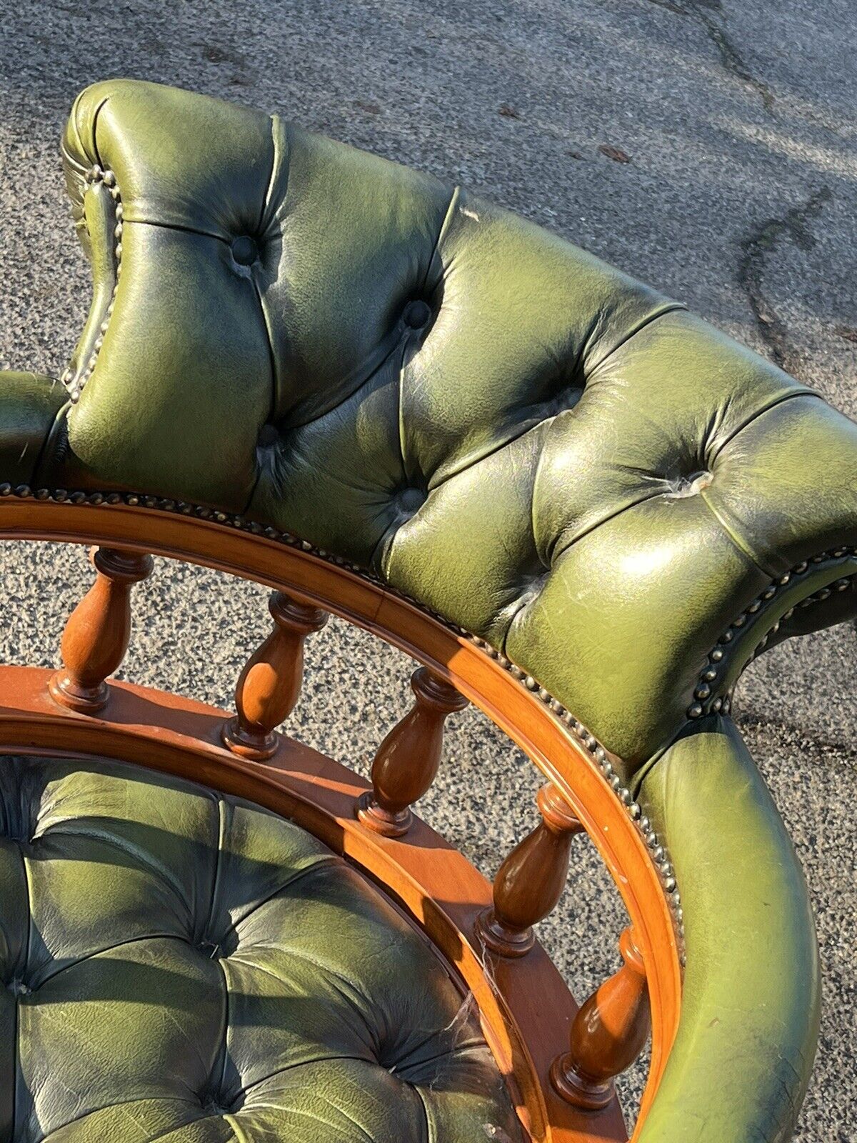Captains Chair, Green Leather Buttoned Back  Swivel Desk Chair