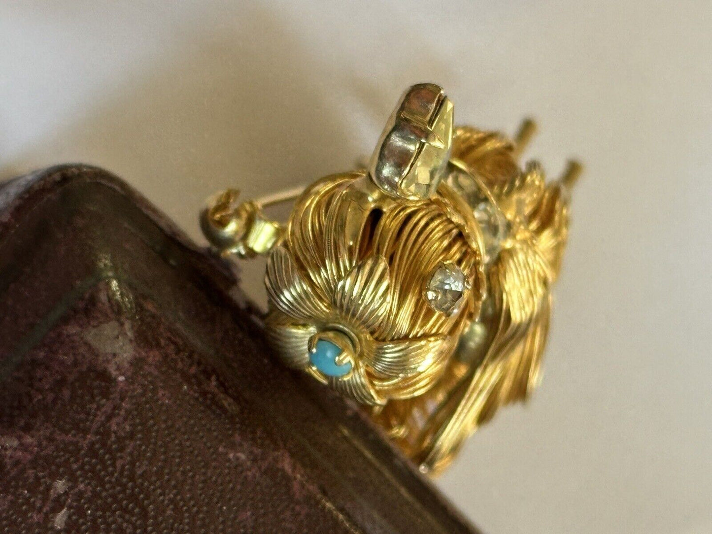 Vintage Gold Tone Wired Detailed Chick Brooch