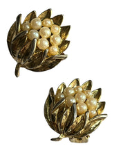 Vintage Gold Tone Cluster Flowers Faux Pearl Clip On Earrings