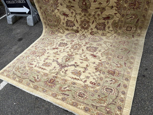 Country House Carpet/ Rug, Superb Quality. Floral Pattern. 264 X 188  Cms