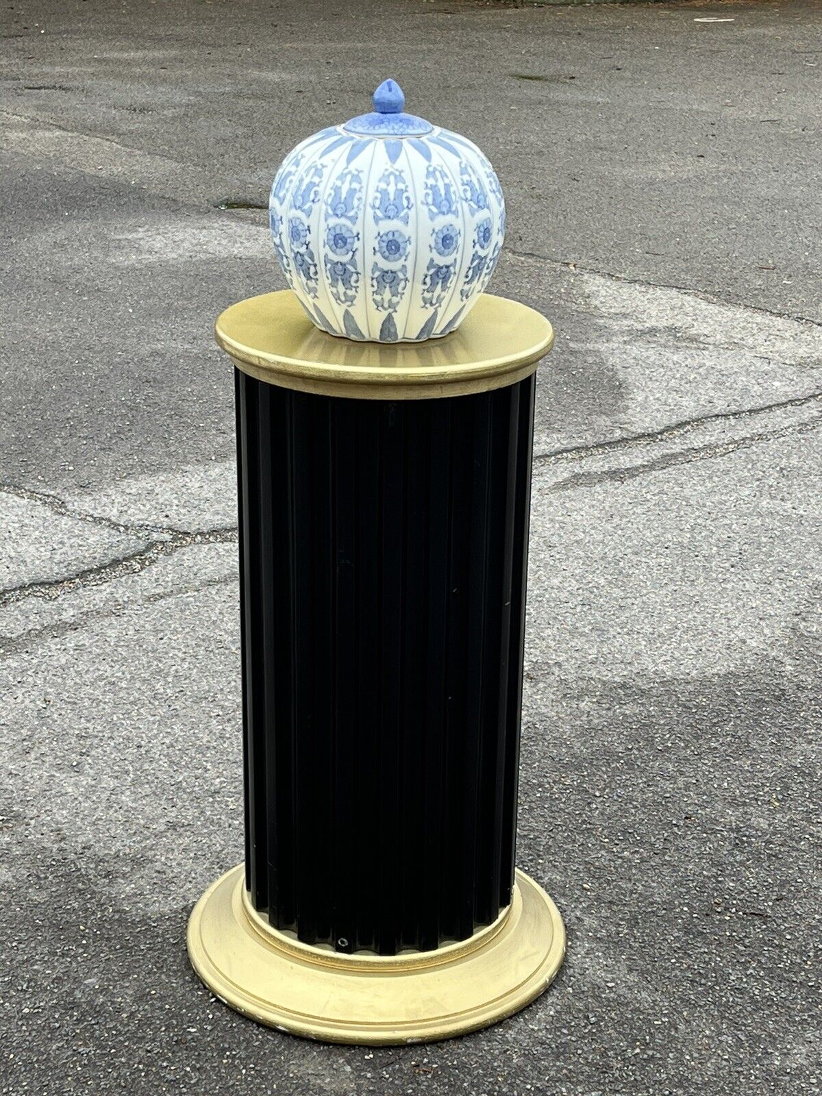 Large Chinese Pot. Large & Impressive.
