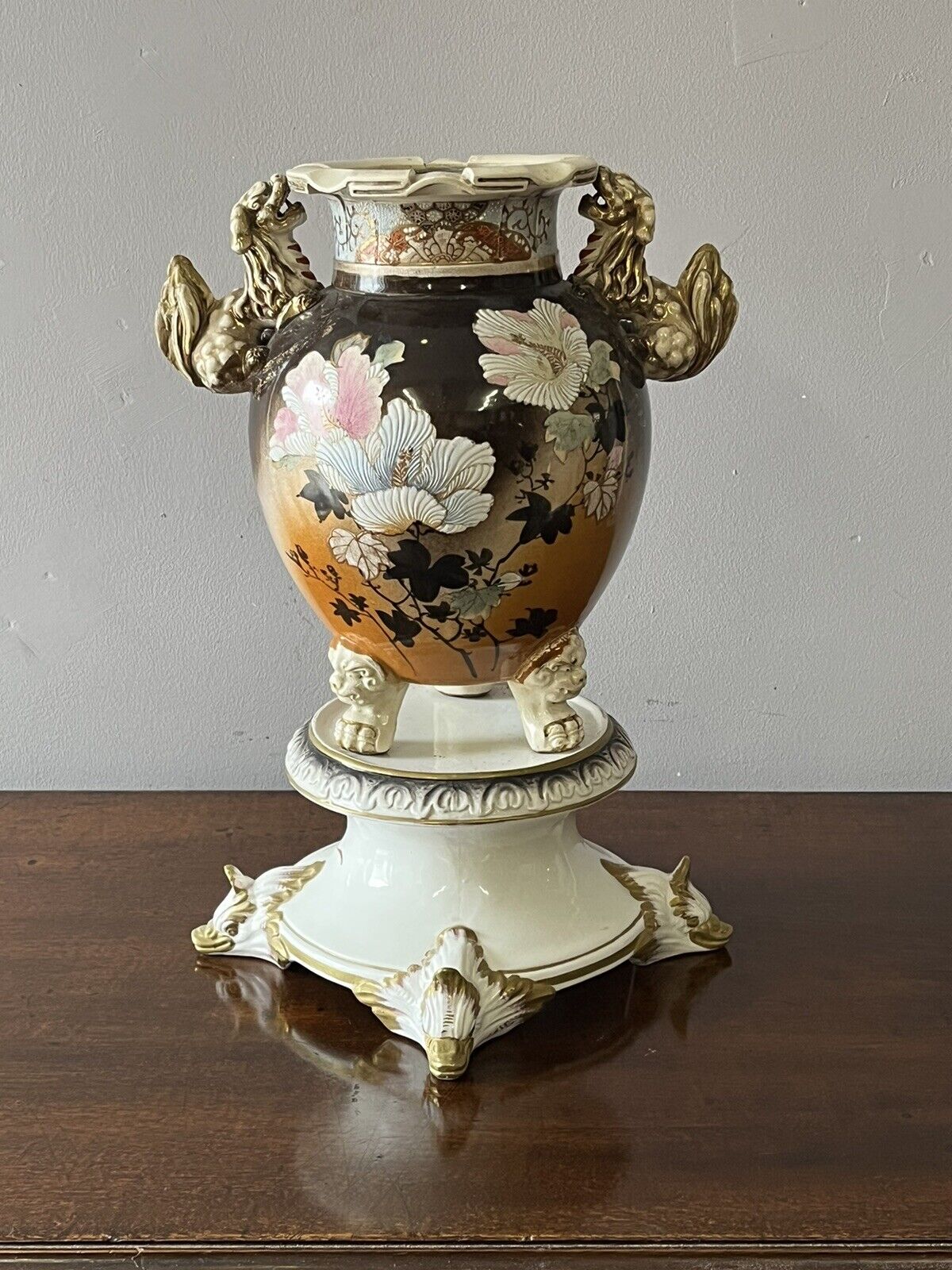 Satsuma Dogs Of Fo Vase On Stand. Large & Impressive.