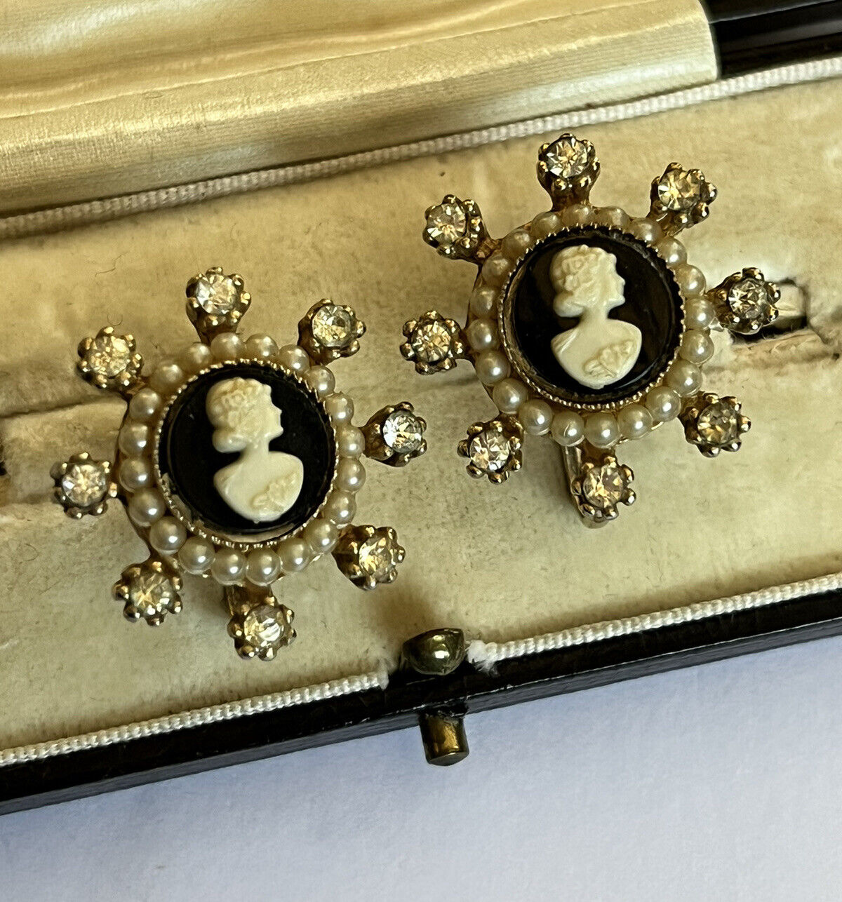 Vintage Gold Tone Faux Pearl Cameo Screwback  Earrings