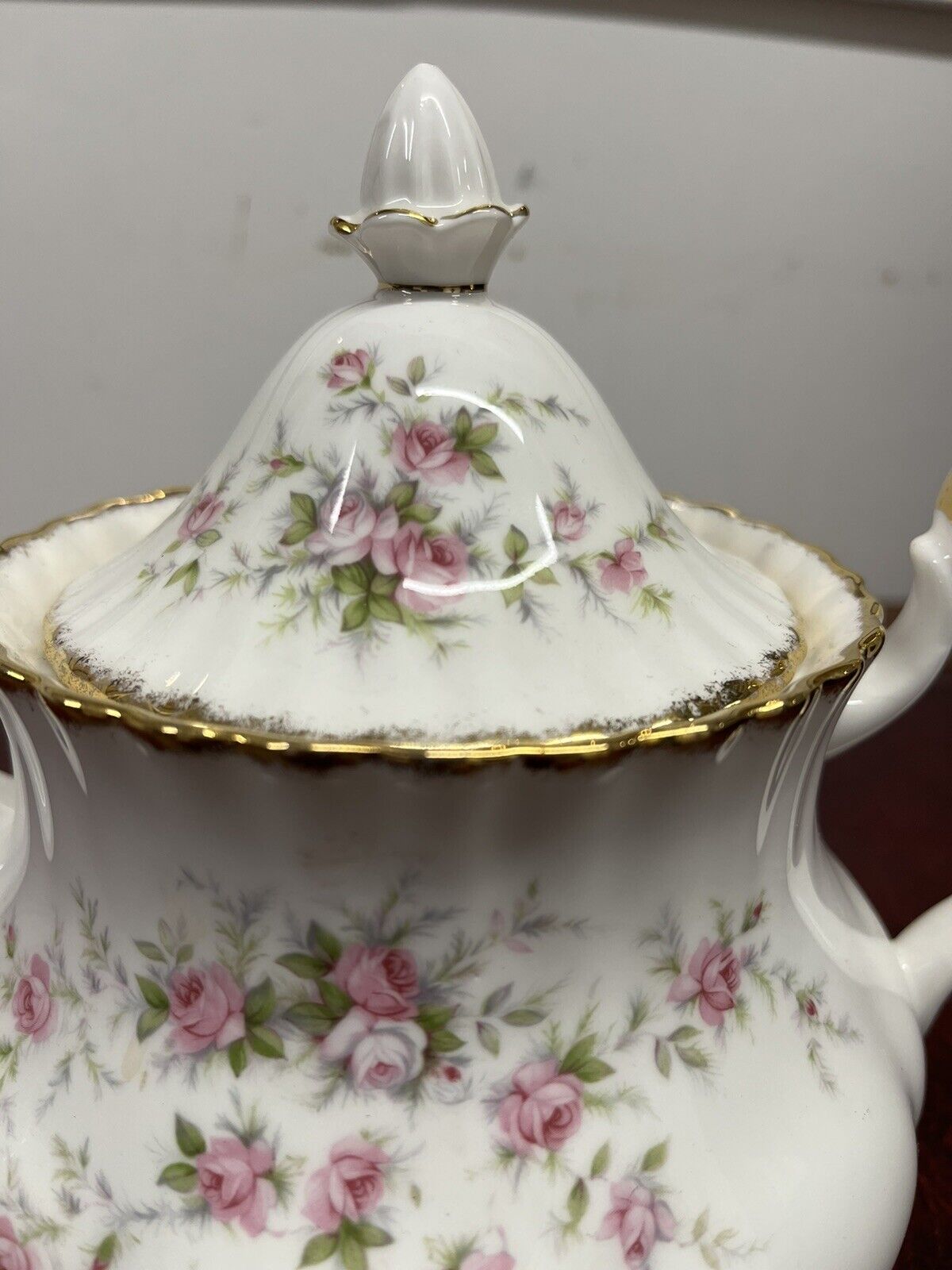 Royal Albert Victoriana Rose Teapot. We Ship Worldwide.
