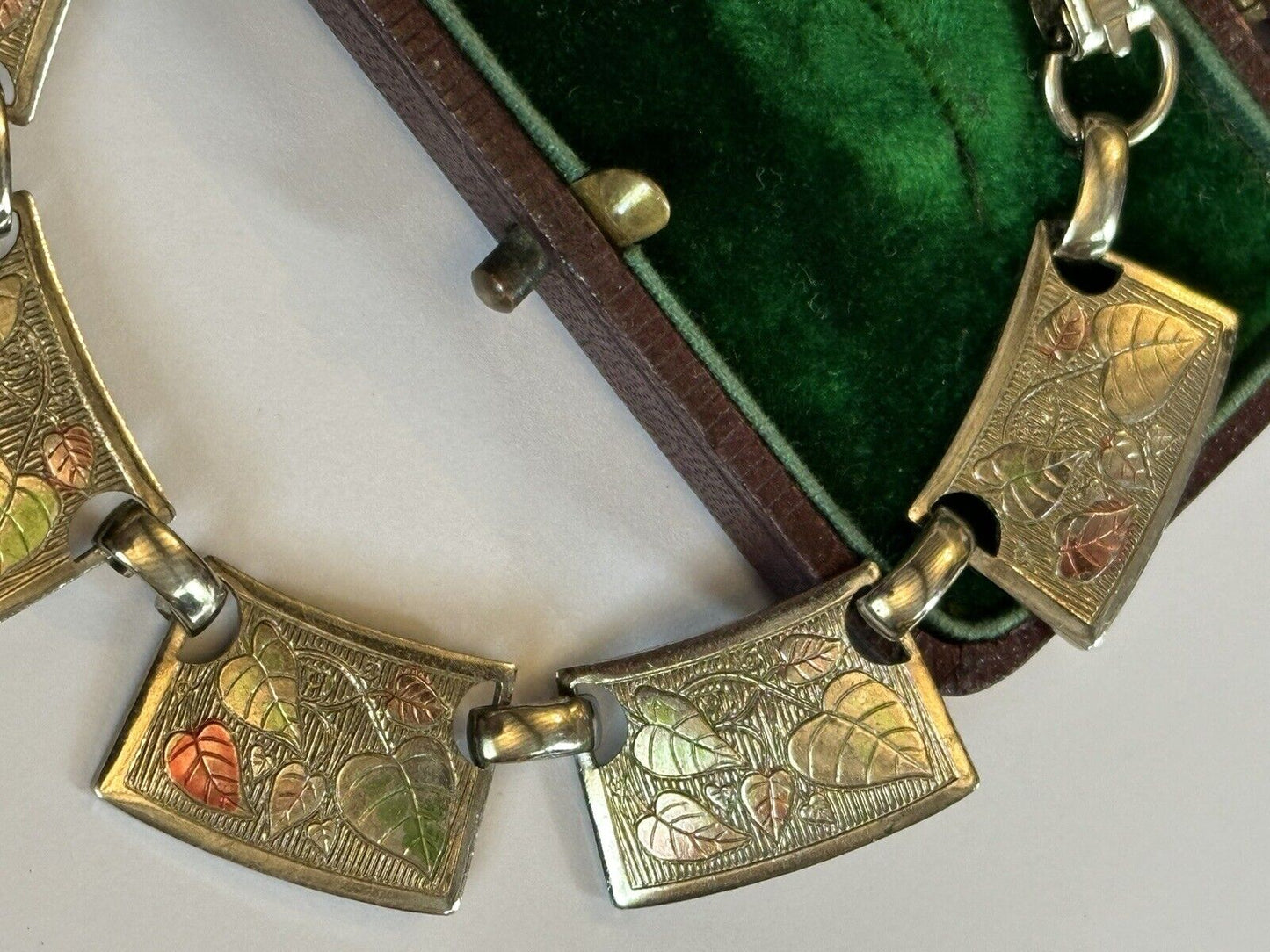 Vintage Detailed Pink Green Leaves Silver Tone Bracelet