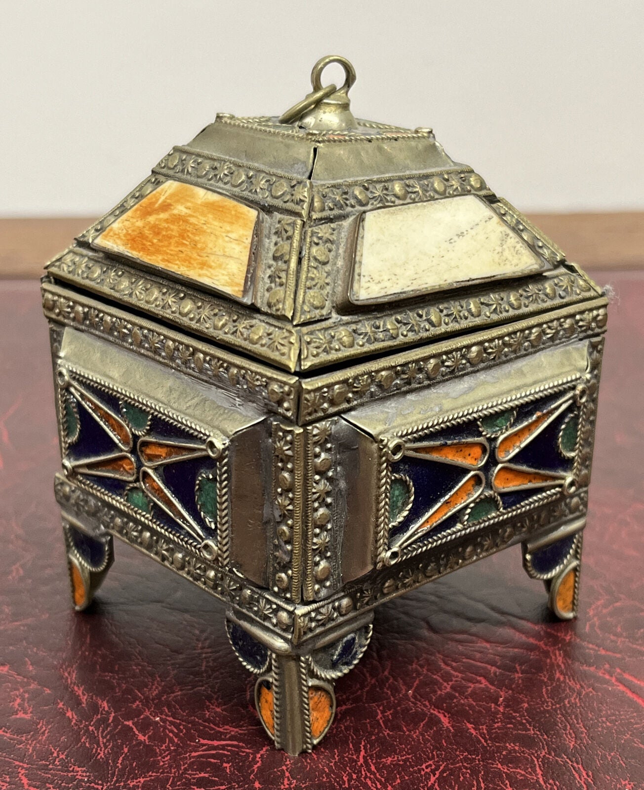 Trinket Box.  We Ship Worldwide