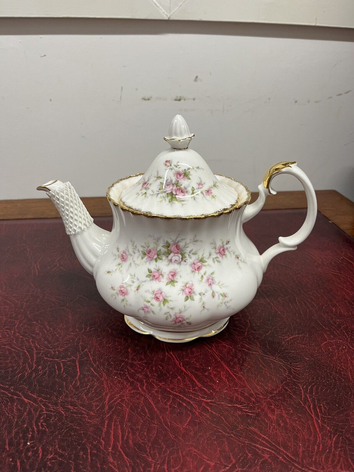 Royal Albert Victoriana Rose Teapot. We Ship Worldwide.