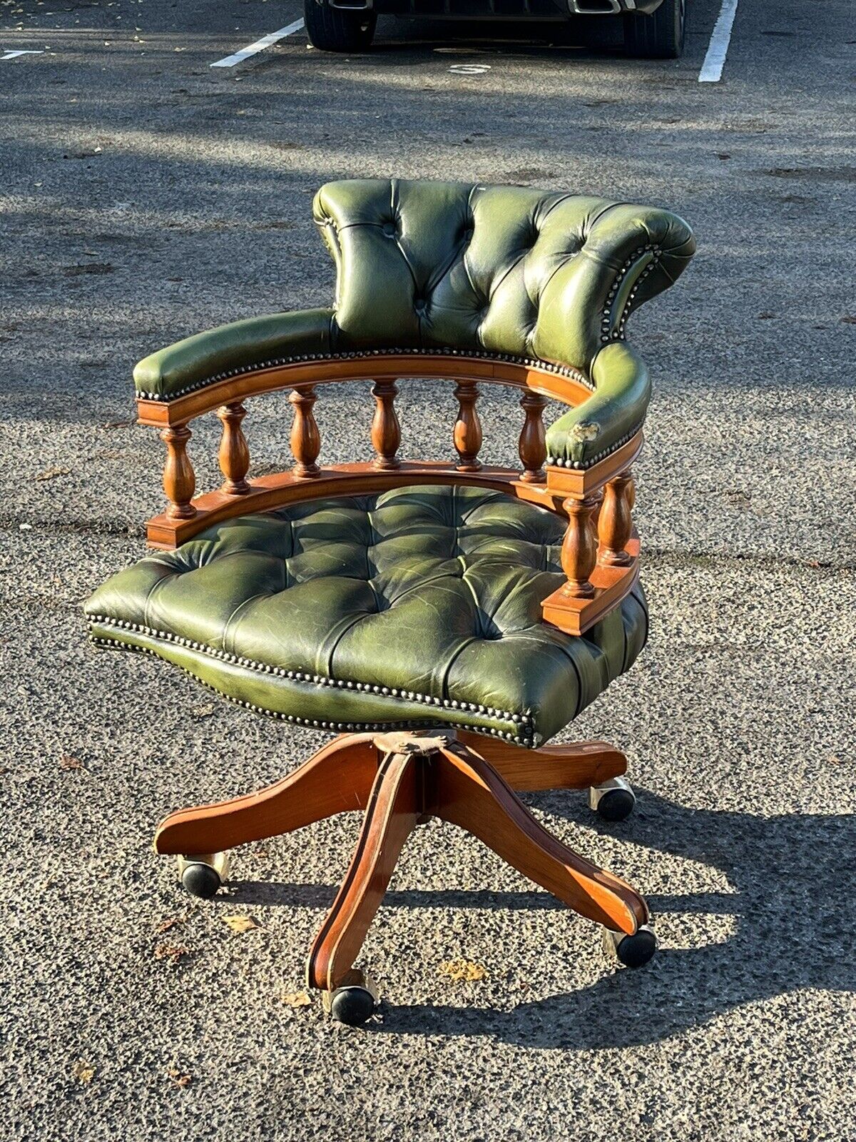 Captains Chair, Green Leather Buttoned Back  Swivel Desk Chair