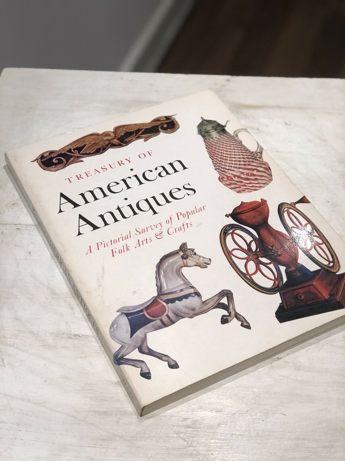 American Antiques ANTIQUES & CHIC