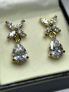 Vintage 1980s Gold Plated Clear Crystal Flower  Teardrop Earrings New In Box