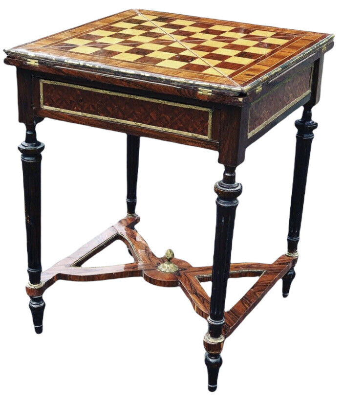 Chess & Games / Card Table