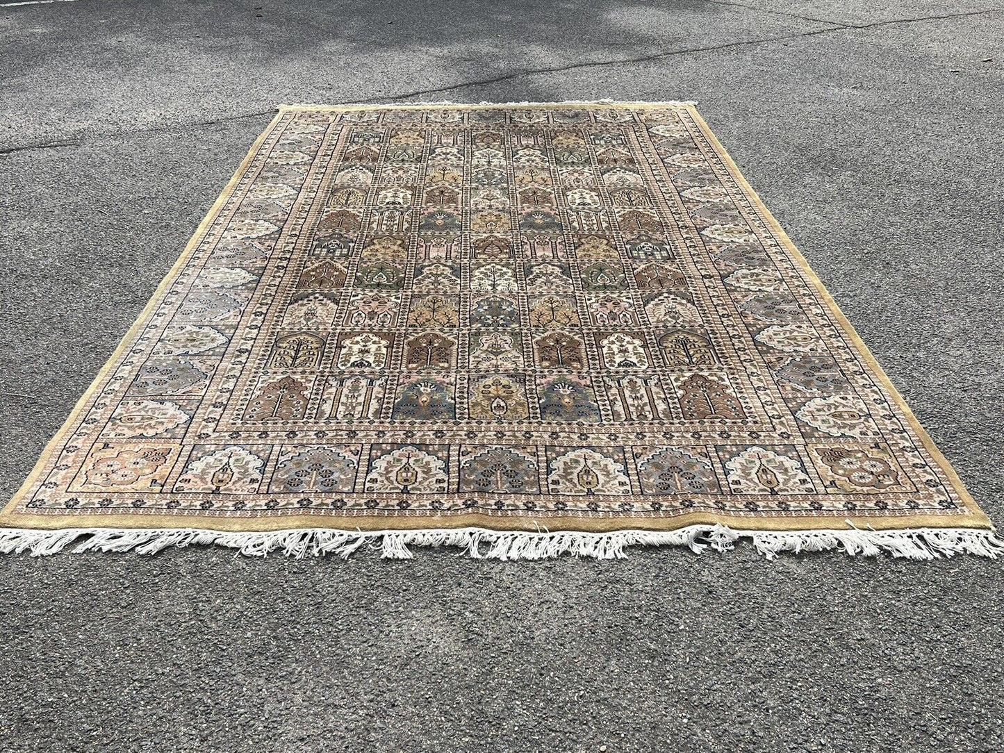 Rug, Carpet 295 X 180 Cms