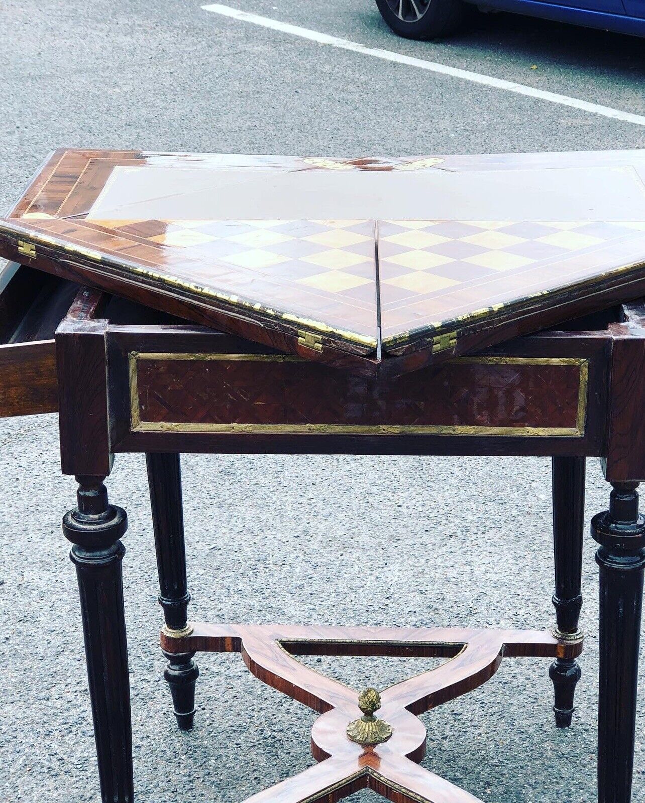 Chess & Games / Card Table