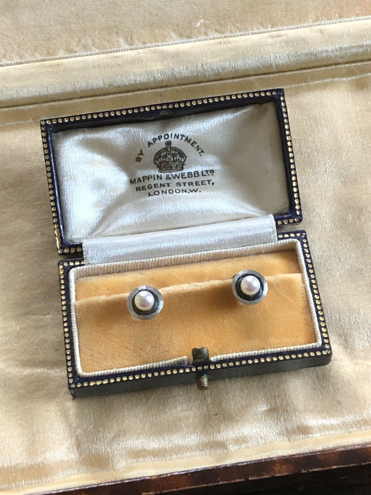 Mappin Webb 18ct Gold Pearl Collar Studs Original Box