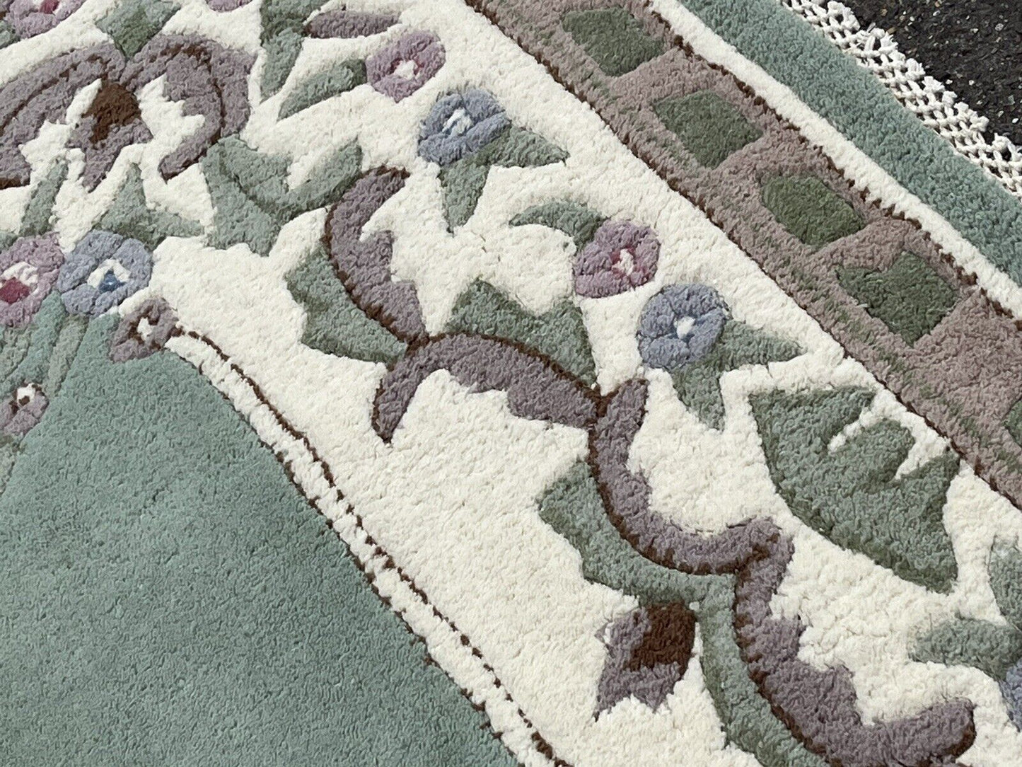 Green  & White Rug, 9x 6 Feet. Handmade With 100 % Wool. Deep Pile.