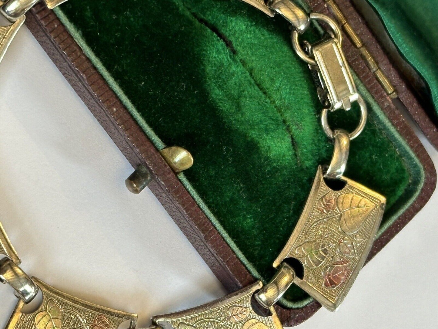 Vintage Detailed Pink Green Leaves Silver Tone Bracelet