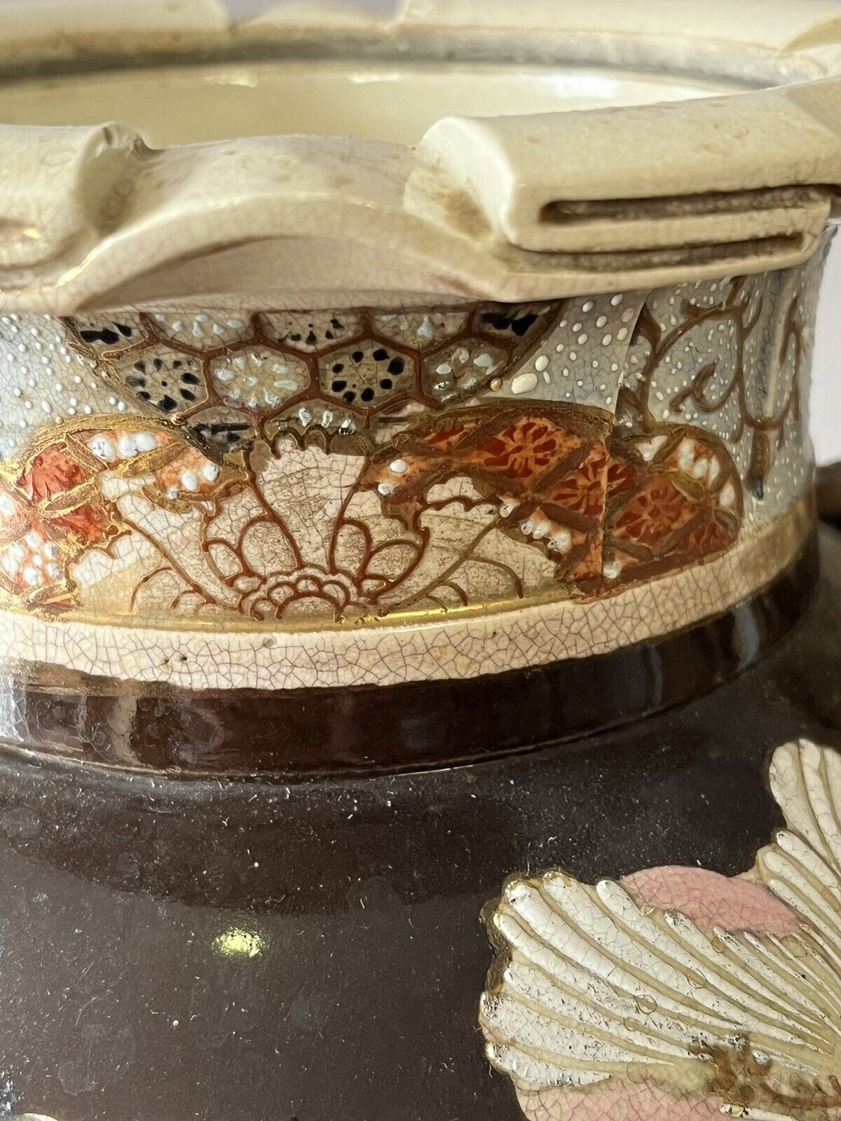 Satsuma Dogs Of Fo Vase On Stand. Large & Impressive.