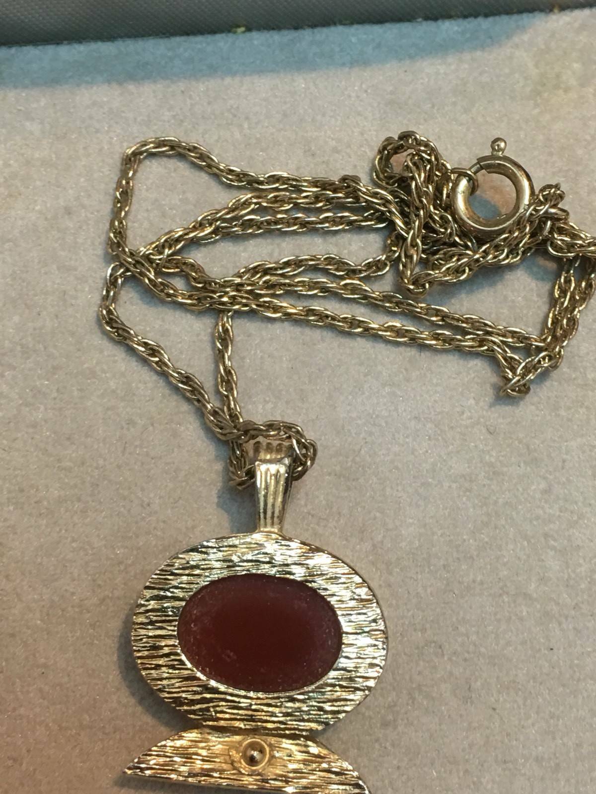 Vintage Gold Tone And Agate Stylised Necklace
