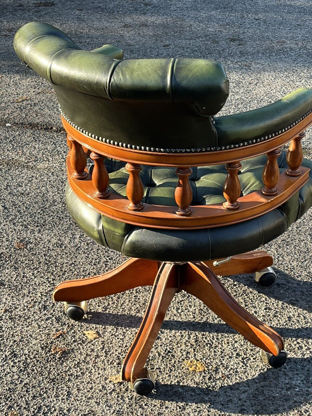 Captains Chair, Green Leather Buttoned Back  Swivel Desk Chair