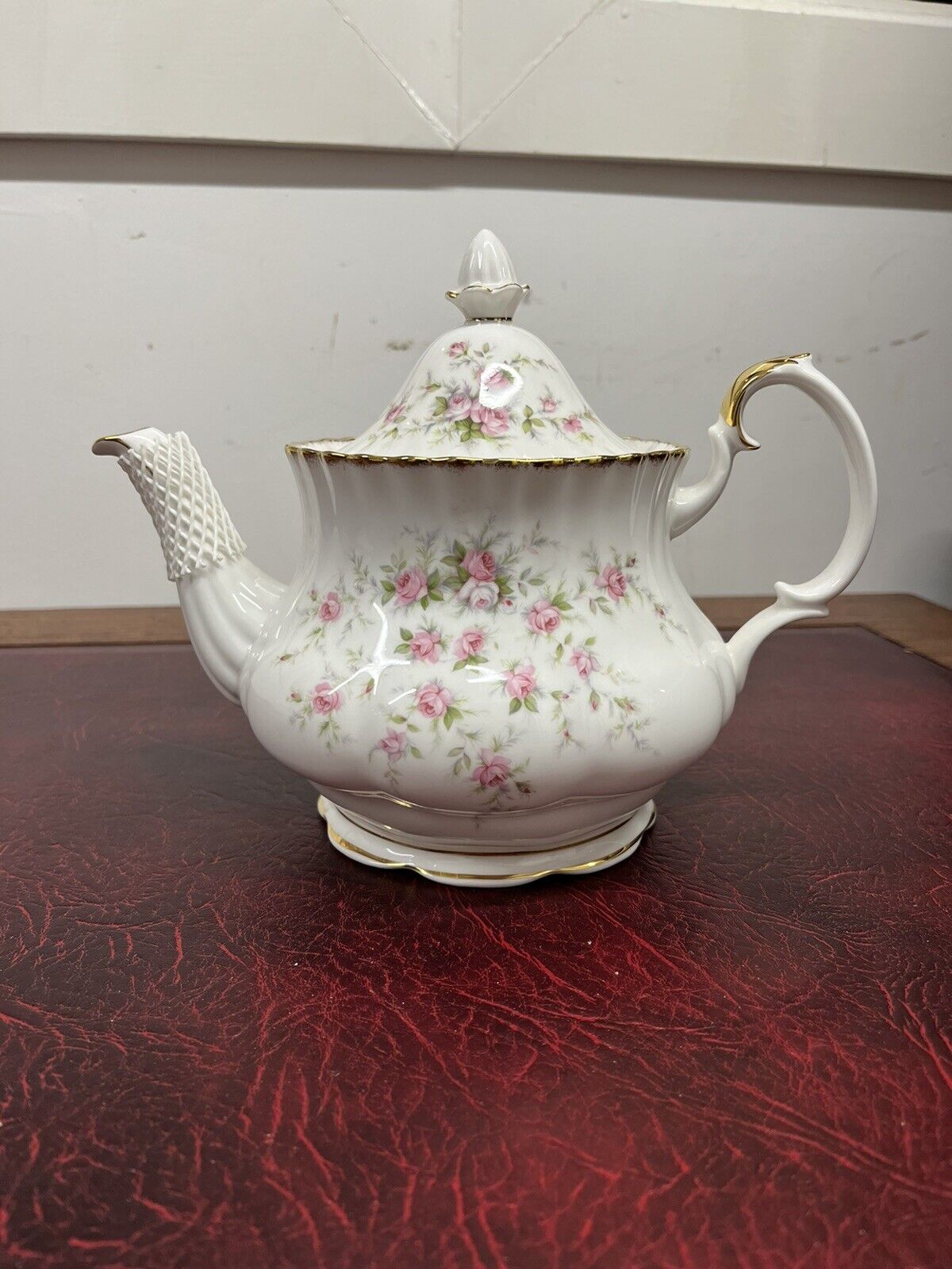 Royal Albert Victoriana Rose Teapot. We Ship Worldwide.